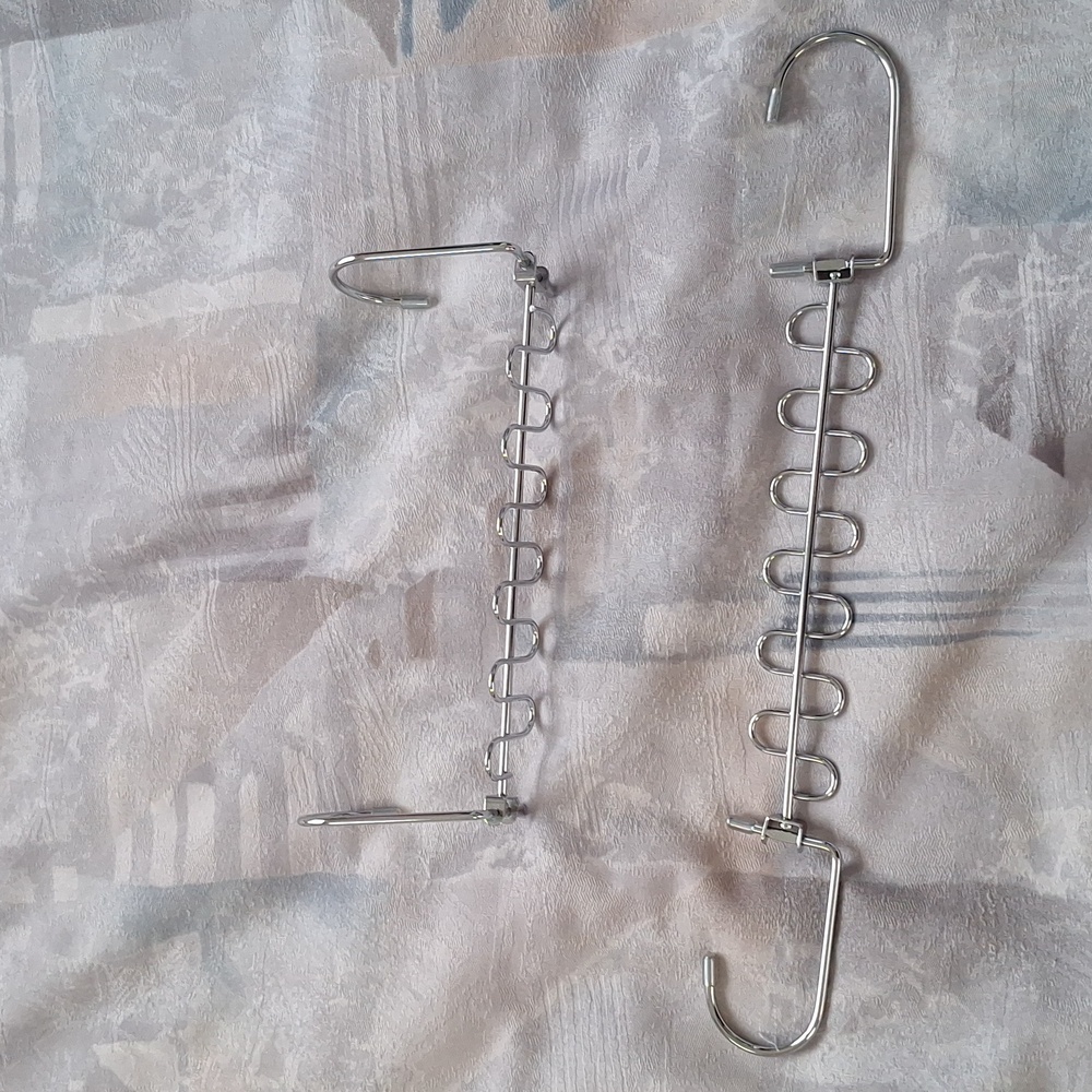 Space saver/ clothes hangers ×2